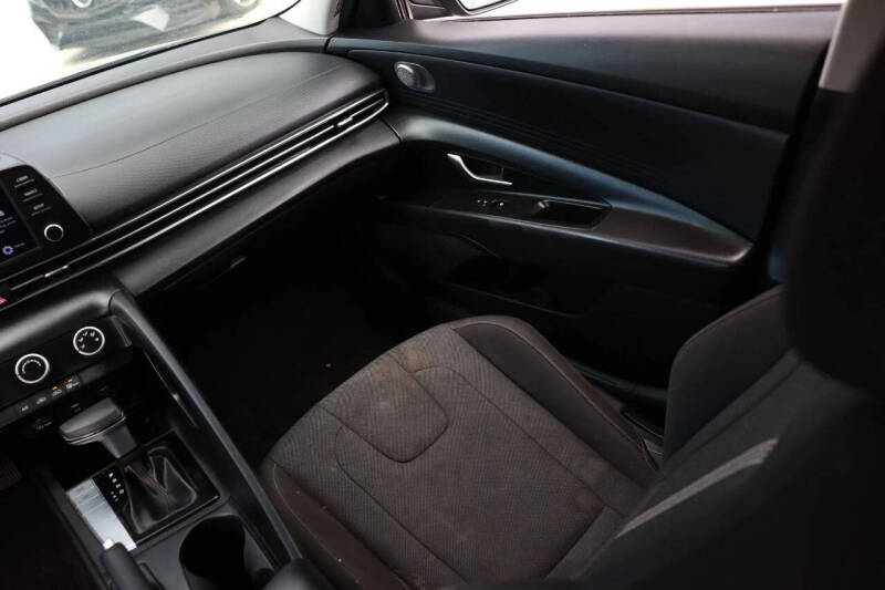2021 Hyundai Elantra SE