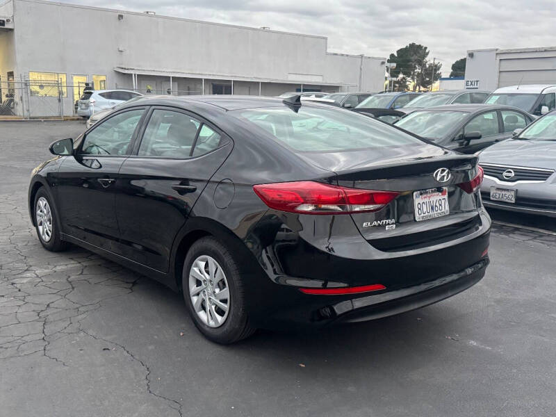 2017 Hyundai Elantra SE