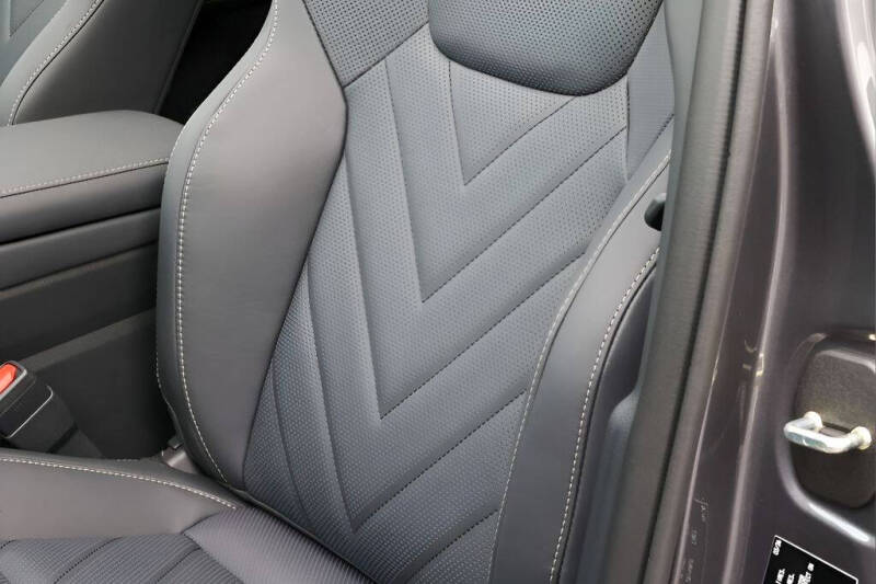 2026 Lexus NX 450h+ Luxury