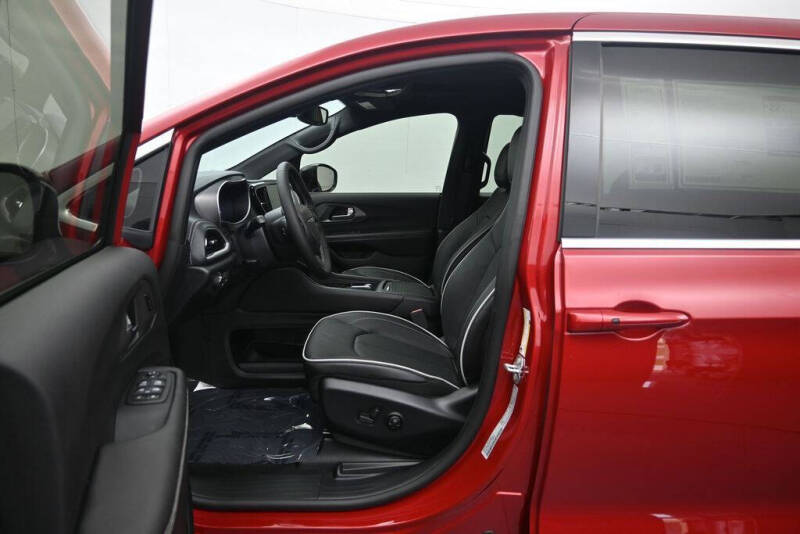 2027 Chrysler Pacifica Limited
