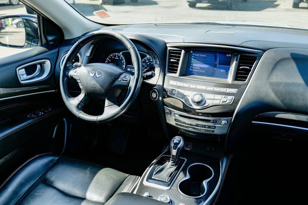 2019 INFINITI QX60 for sale at Auto Destination in Puyallup, WA