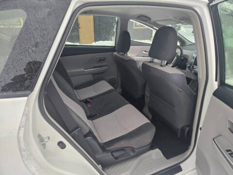 2017 Toyota Prius v Five