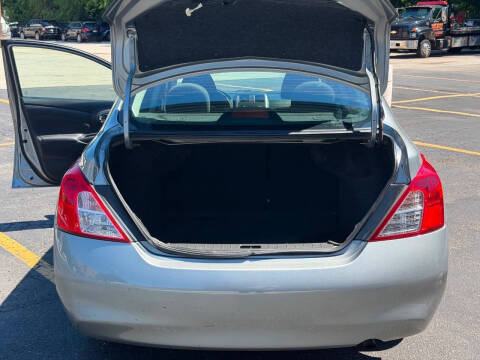 2012 Nissan Versa 1.6 SL