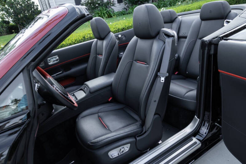 2019 Rolls-Royce Black Badge Dawn