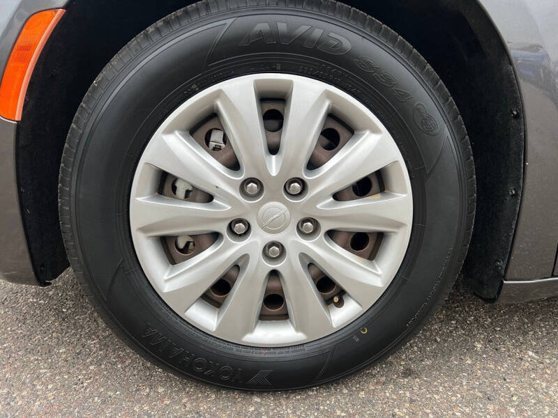 2021 Chrysler Voyager L