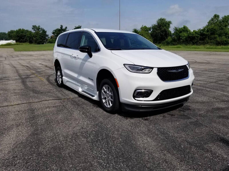 2024 Chrysler Pacifica Touring L