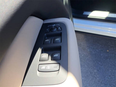 2026 Volvo XC60 T8 Plus