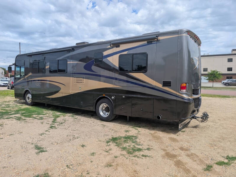2005 Freightliner MH Chassis