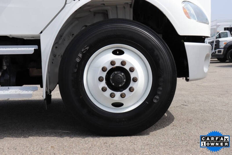 2018 Freightliner M2 106