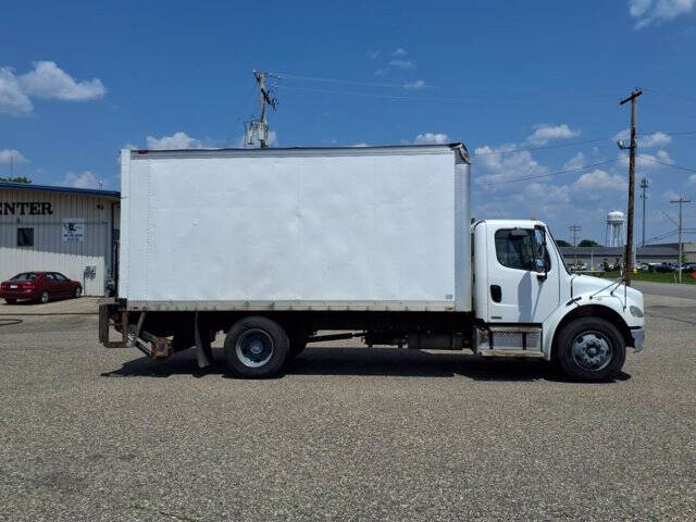 2006 Freightliner M2 106