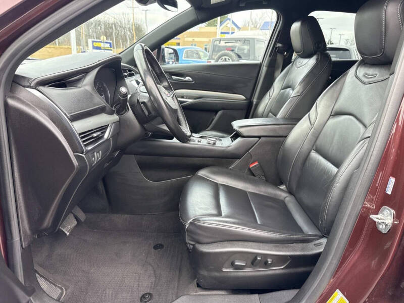 2023 Cadillac XT4 Premium Luxury