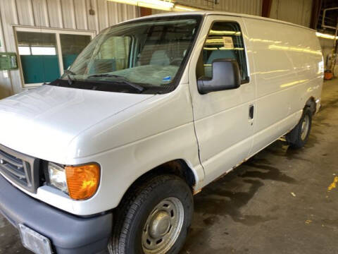 2006 Ford E-Series for sale at ALVAREZ AUTO SALES in Des Moines IA