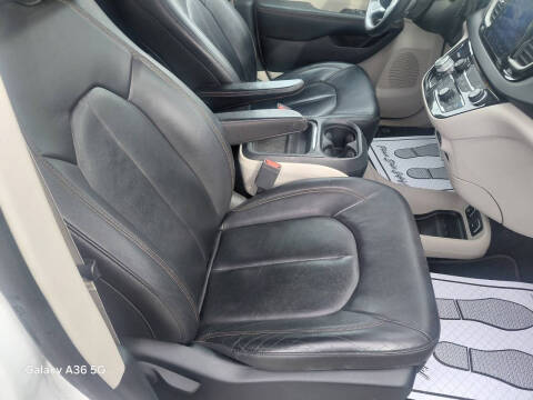 2017 Chrysler Pacifica Touring-L