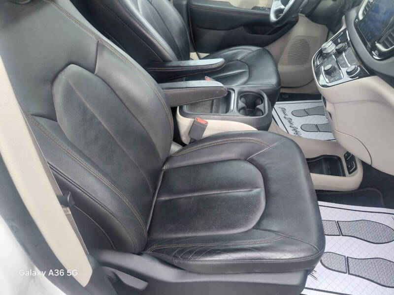 2017 Chrysler Pacifica Touring-L