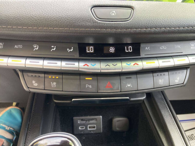 2022 Cadillac XT4 Premium Luxury