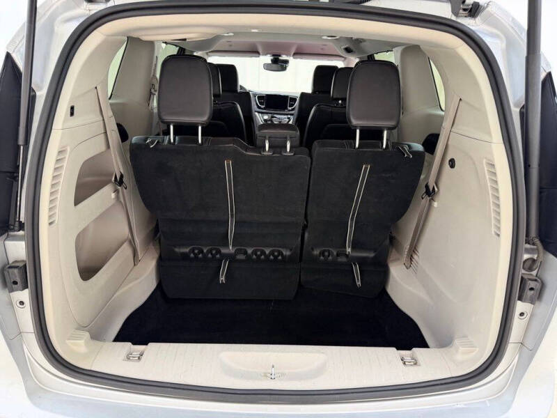 2024 Chrysler Pacifica Touring L - Photo 5