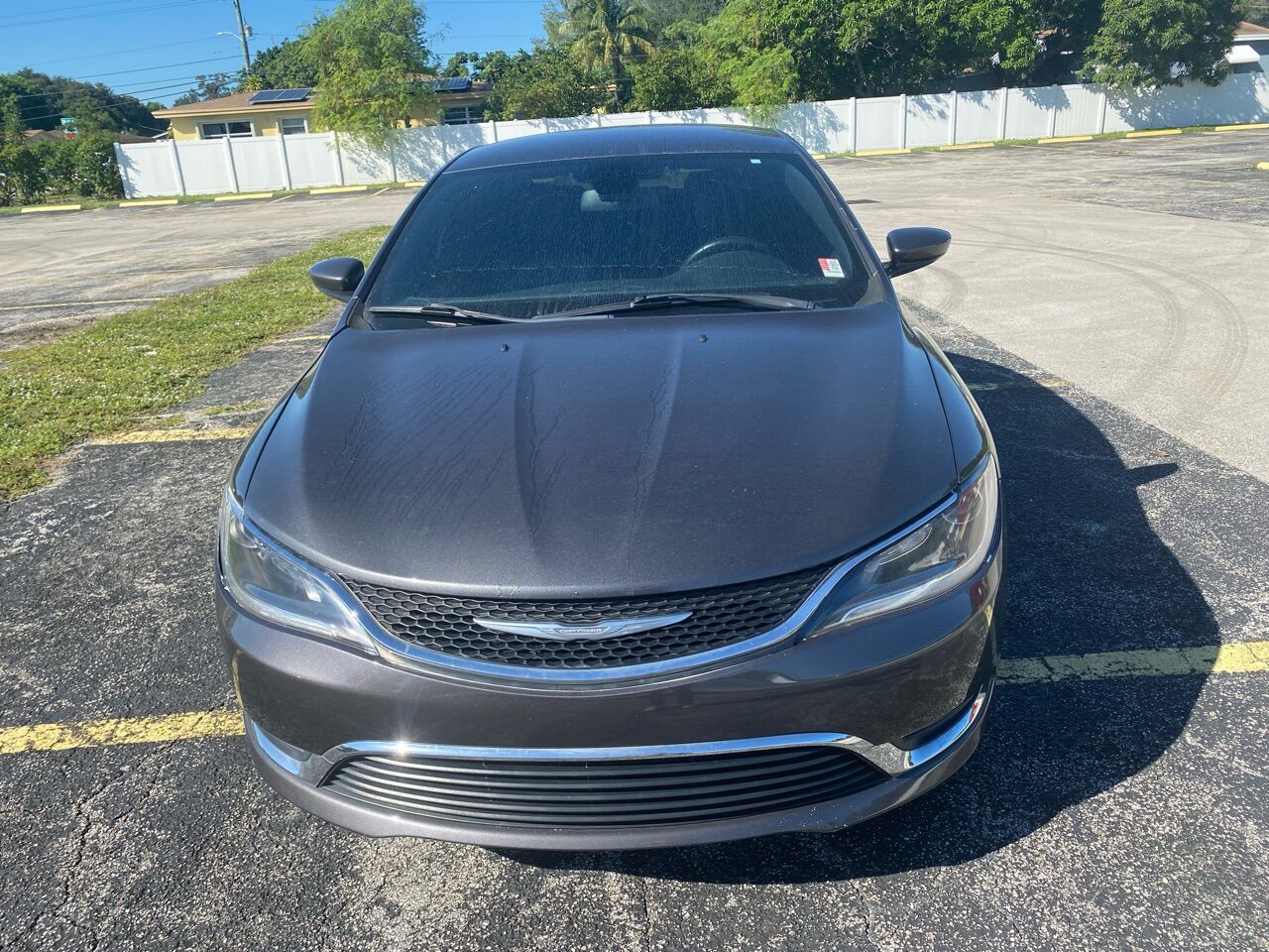 2015 Chrysler 200  - $9,990