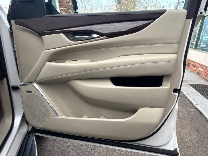 2017 Cadillac Escalade Luxury