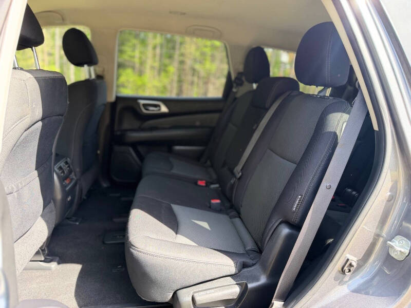 2020 Nissan Pathfinder SV