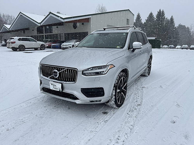 2020 Volvo XC90 Momentum's photo