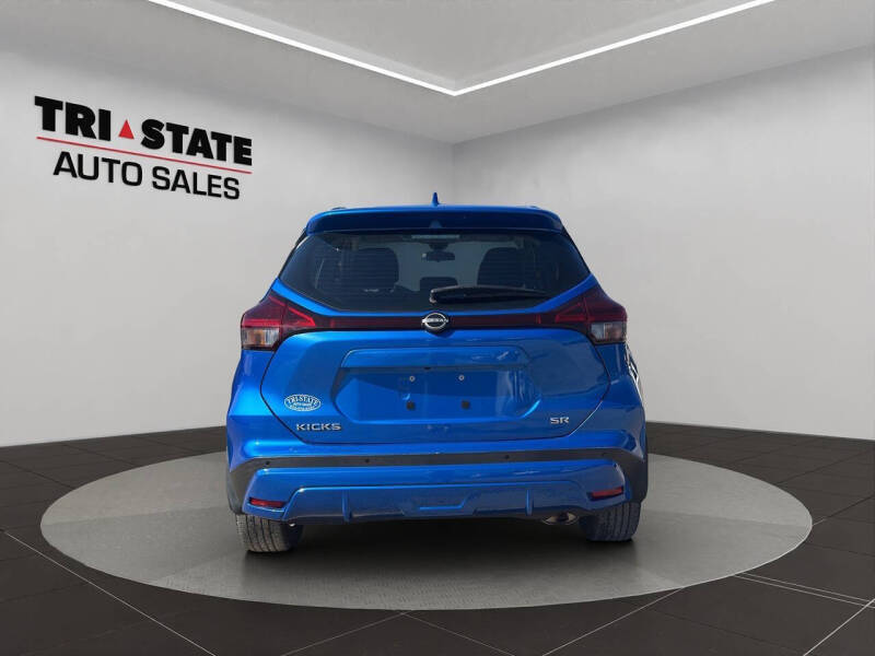 2023 Nissan Kicks SR