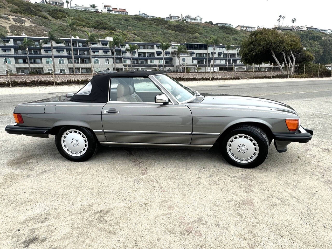 1986 Mercedes-Benz 560-Class for sale at DE AUTOS INC in San Juan Capistrano, CA