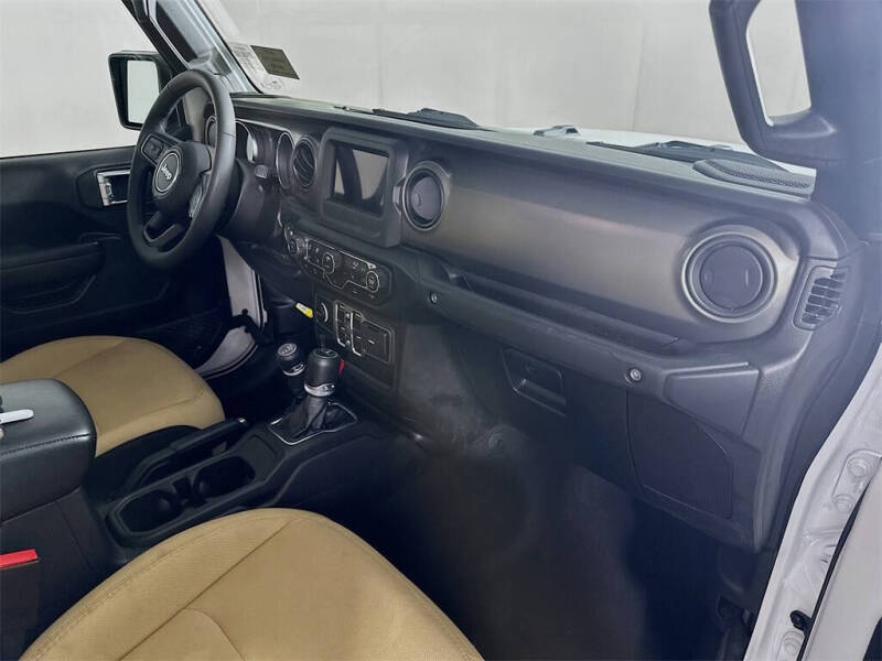 2023 Jeep Gladiator Sport