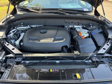 2025 Volvo XC60 T8 Plus Dark Theme