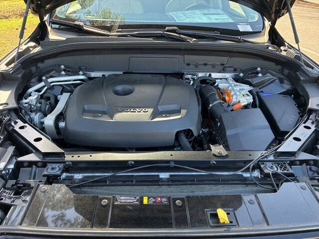2025 Volvo XC60 T8 Plus Dark Theme