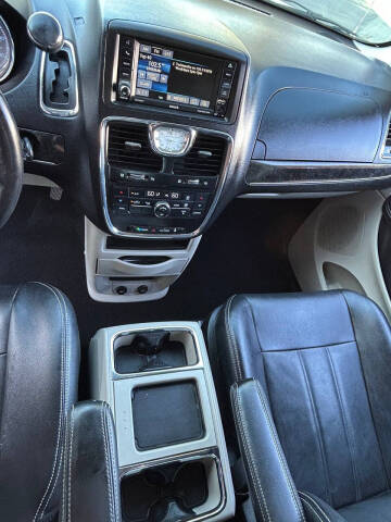 2013 Chrysler Town and Country Touring