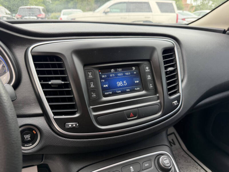 2016 Chrysler 200 Limited
