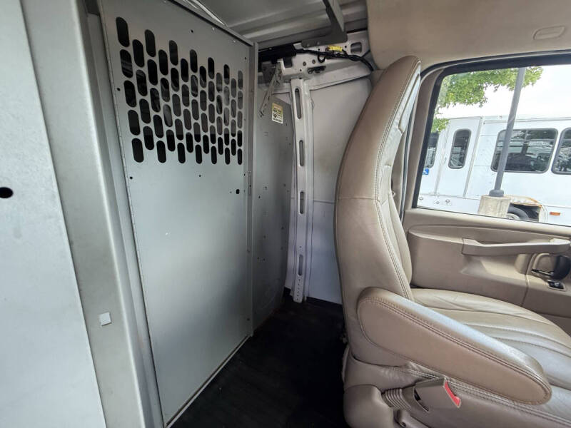 2023 Chevrolet Express 3500