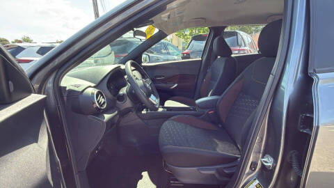 2024 Nissan Kicks SR