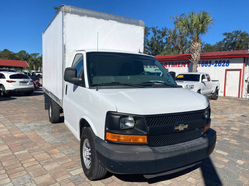 2015 Chevrolet Express Cutaway Base photo 4