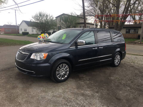 2013 Chrysler Town and Country for sale at Antique Motors in Plymouth IN