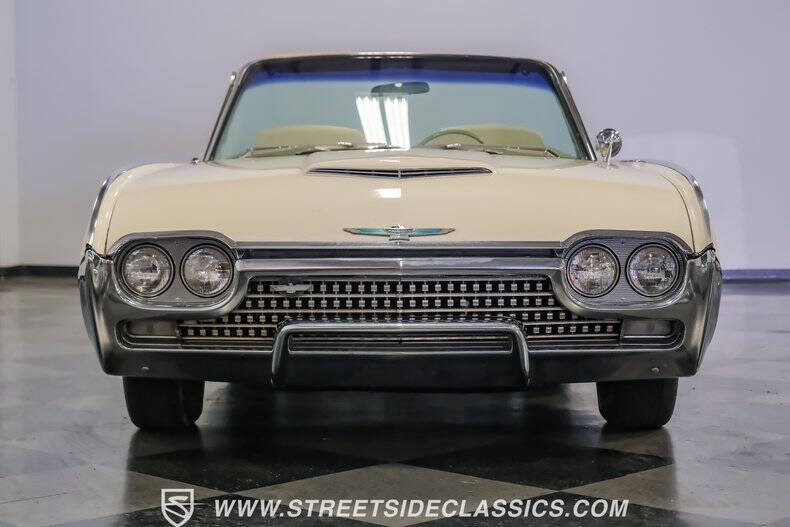 1962 Ford Thunderbird