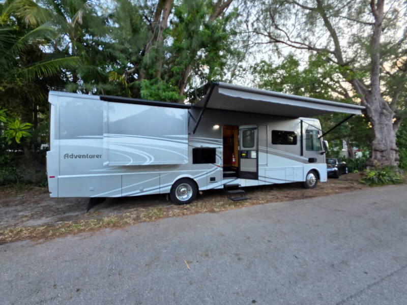 2017 Winnebago Adventurer 37
