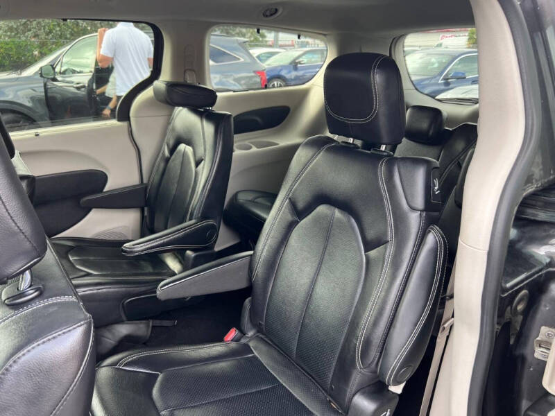 2022 Chrysler Pacifica Touring L