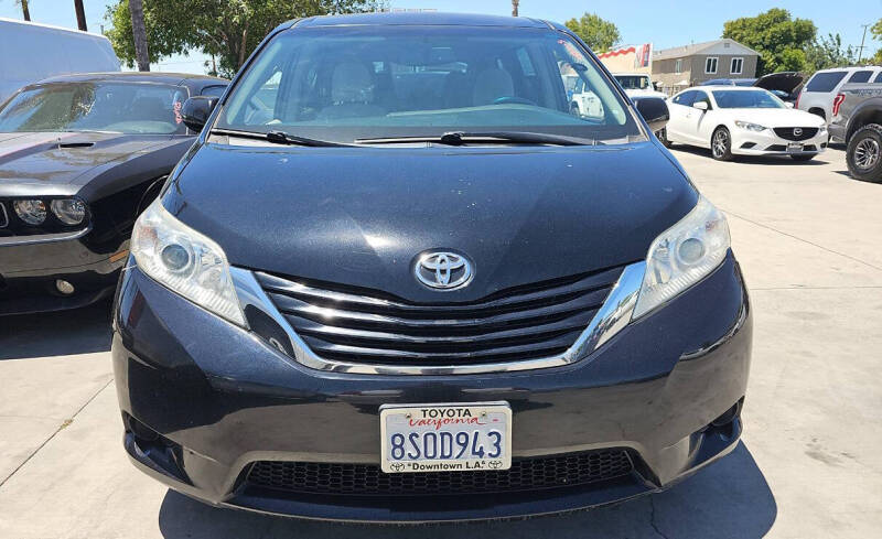 2017 Toyota Sienna LE 8-Passenger