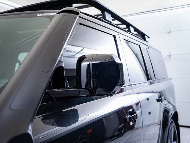 2024 Land Rover Defender 130 P400 Outbound