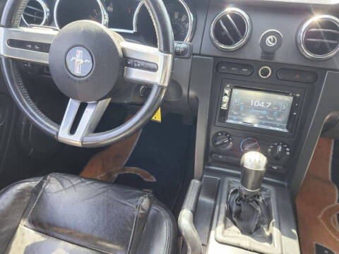 2005 Ford Mustang V6 Deluxe