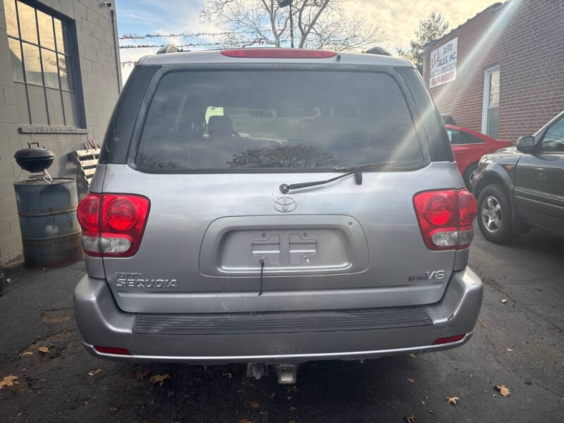 2005 Toyota Sequoia SR5