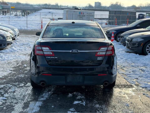 2017 Ford Taurus SEL