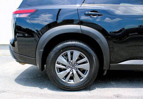 2024 Nissan Pathfinder SV