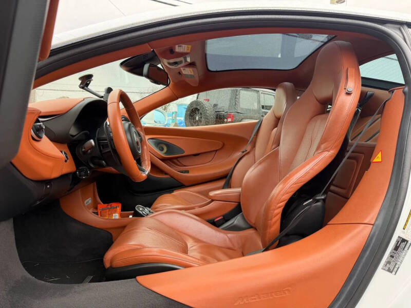 2017 McLaren 570GT