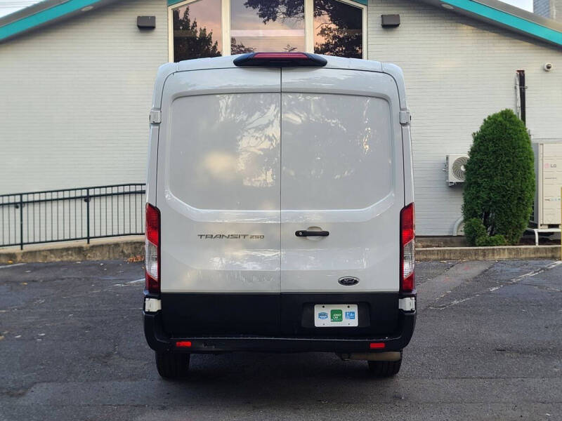 2025 Ford Transit 250