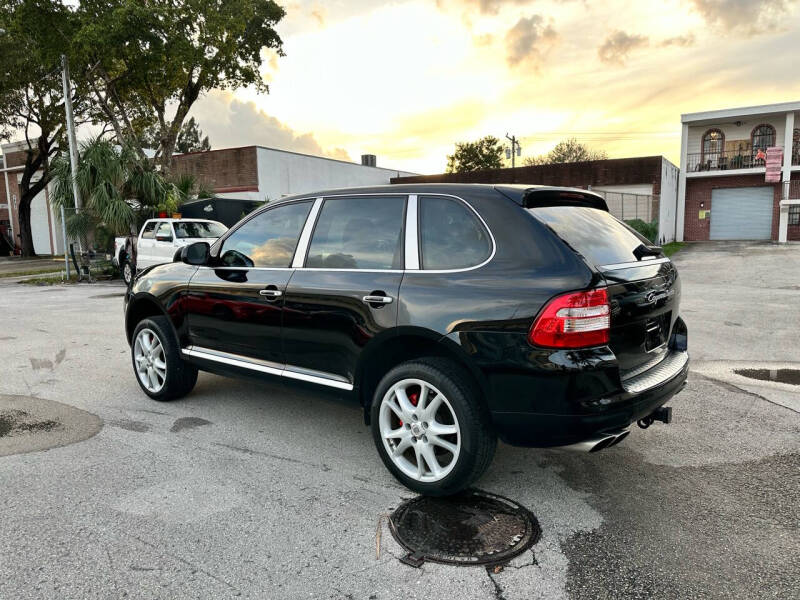 2004 Porsche Cayenne Turbo photo 23