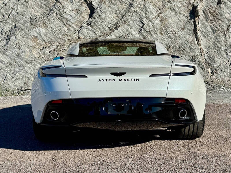 2025 Aston Martin DB12 V8
