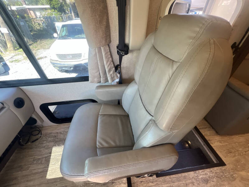 2019 Thor Motor Coach Hurricane