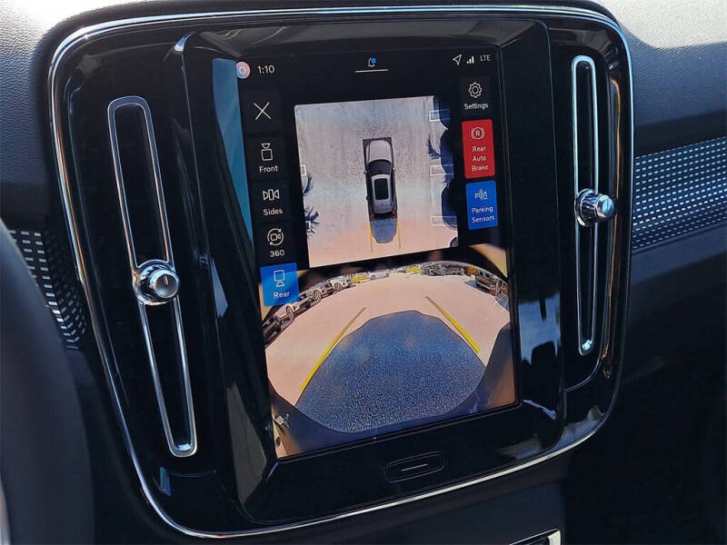 2026 Volvo XC40 B5 Ultra Black Edition